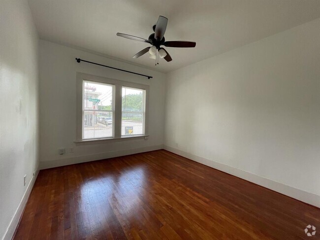 Building Photo - 2528 Driscoll St Unit 4 Rental