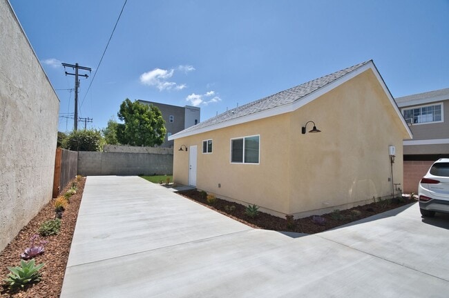 Building Photo - 1704 W 169th Pl Unit B