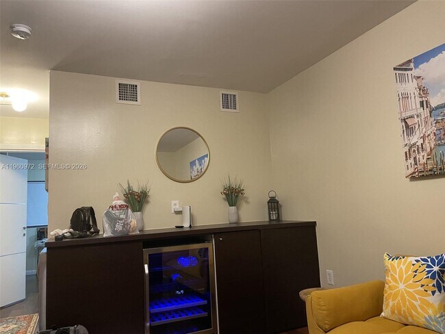 Building Photo - 1560 Pennsylvania Ave Unit 217