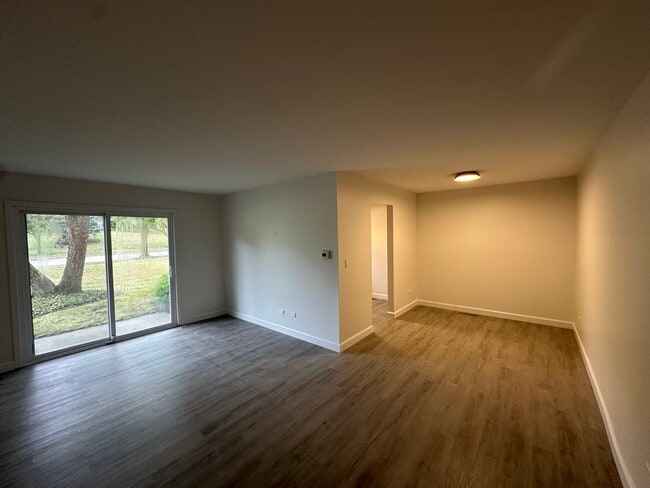 Photo - 131 E Winchester Rd