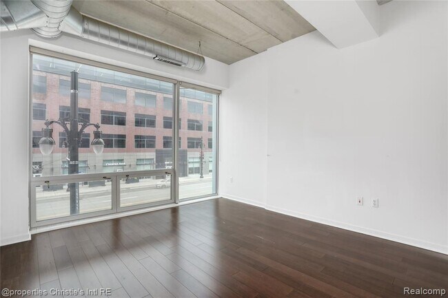 Photo - 3670 Woodward Ave Unidad 202