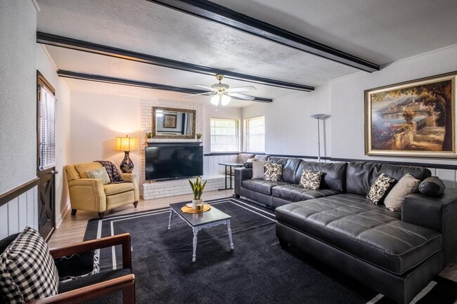 Building Photo - 7110 Brentwood Rd