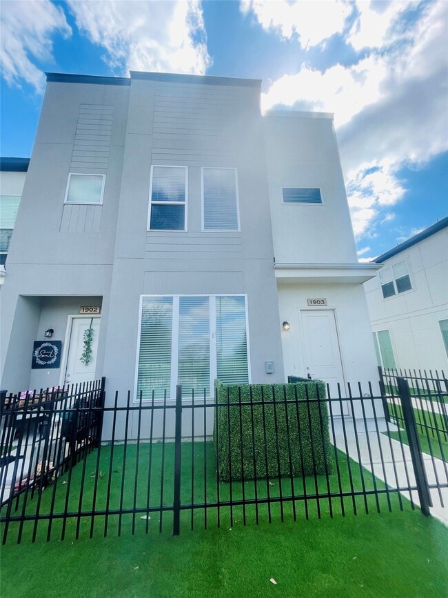 Building Photo - 21455 Merchants Way Unit 103