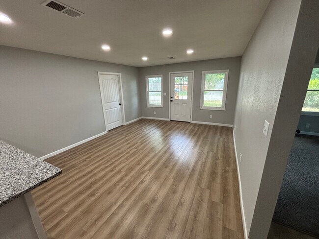 Photo - 109 E Rogers St