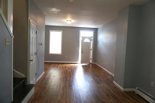 Photo - 8 N Delaware Dr