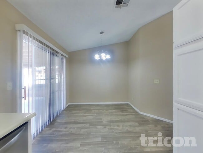 Photo - 733 Reagan Dr