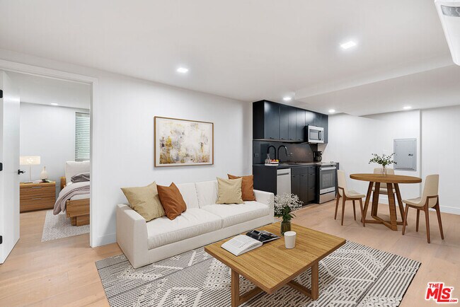 Building Photo - 12320 Montana Ave Unit 110 Rental