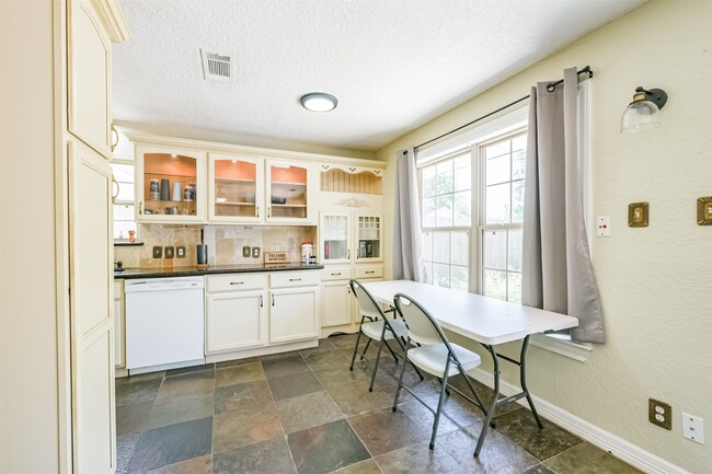 Photo - 201 Meadowlawn St