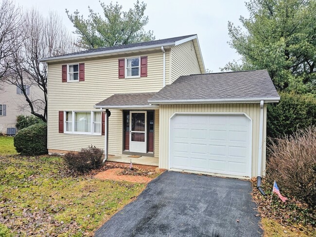 Photo - 474 N Maple St