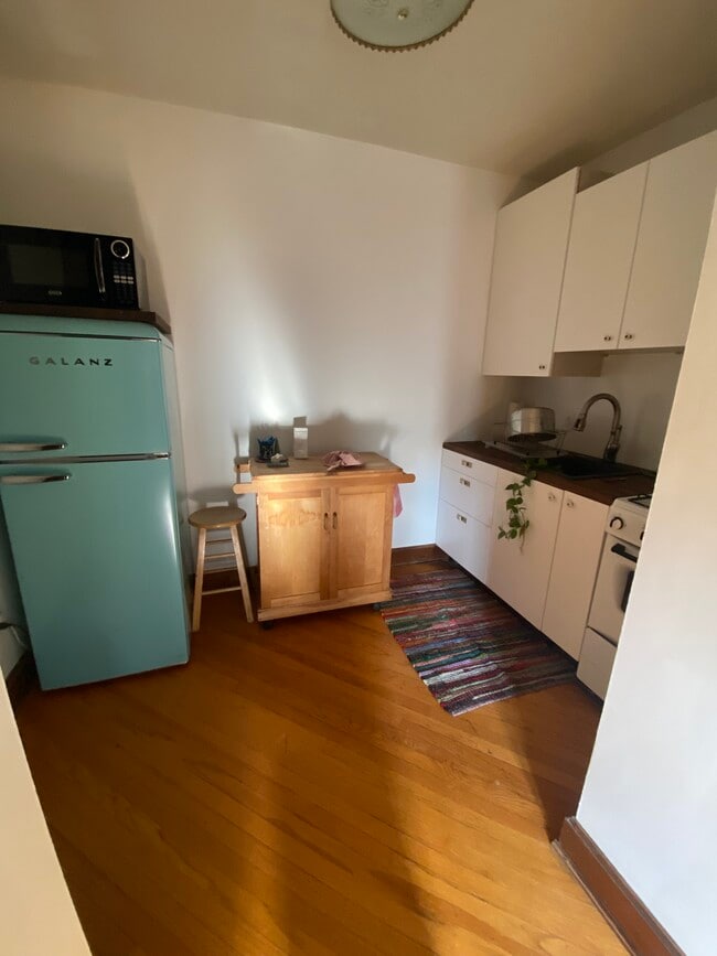 Photo - 811 E College St