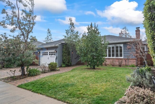 Photo - 616 Maple St