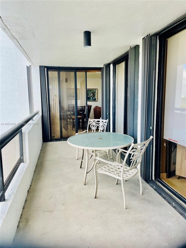 Photo - 2555 Collins Ave Unidad 2006