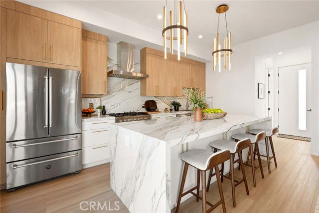 Photo - 11028 Oxnard St