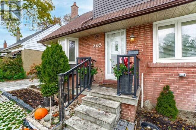 Photo - 395 Burnhamthorpe Rd