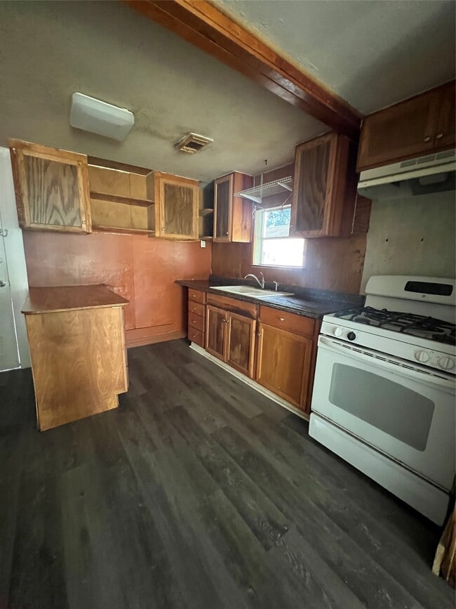 Photo - 122 W Pecan Ln