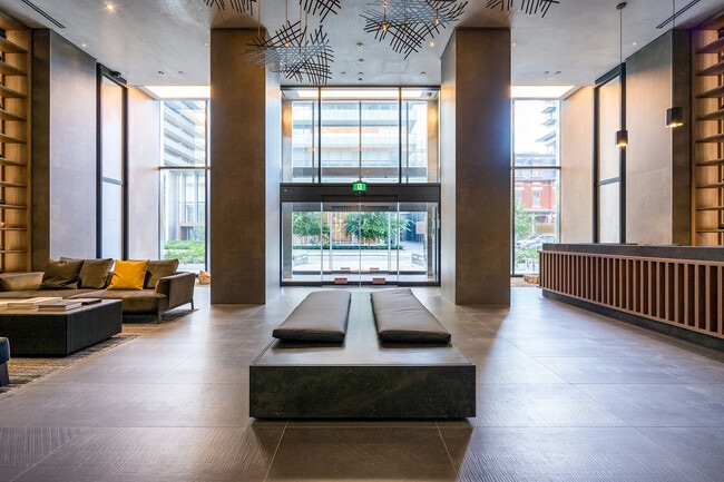 Photo - 55-2755 Charles St E