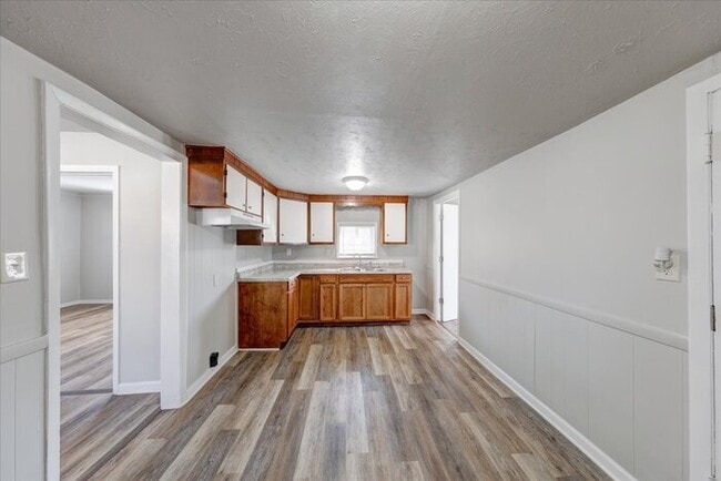 Photo - 2702 S Lyons Ave