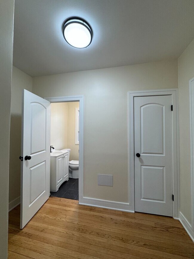 Photo - 610 E 74th St