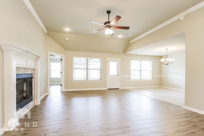 Photo - 421 Carlson St