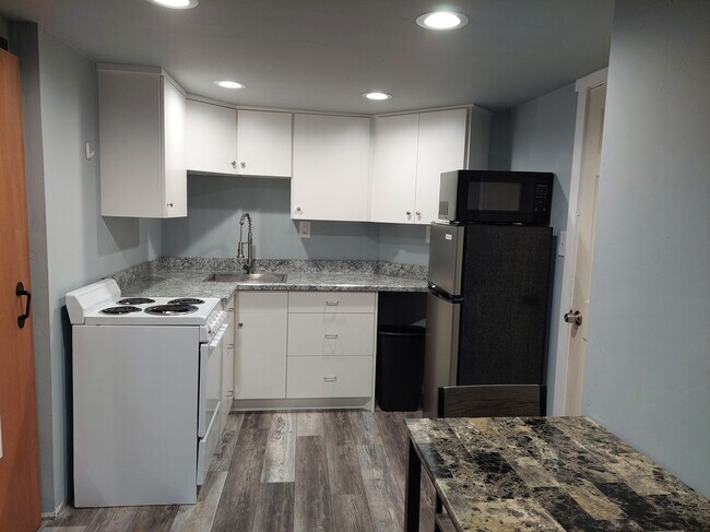 Building Photo - 1349 E Bridger St Unit B