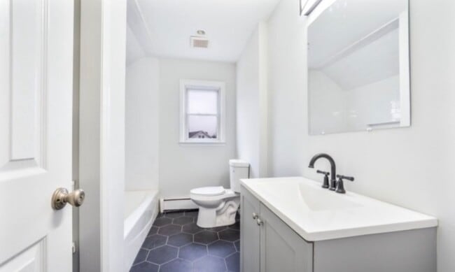 Bath - 91 Broad St Unit 2