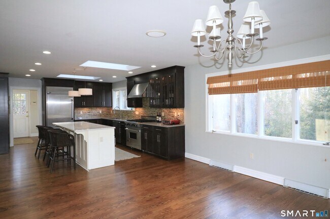 Photo - 950 Rock Rimmon Rd