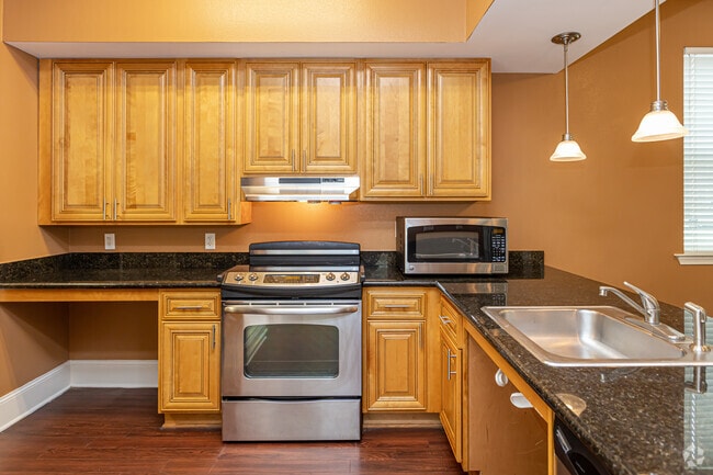2BR, 2BA - 1,056SF