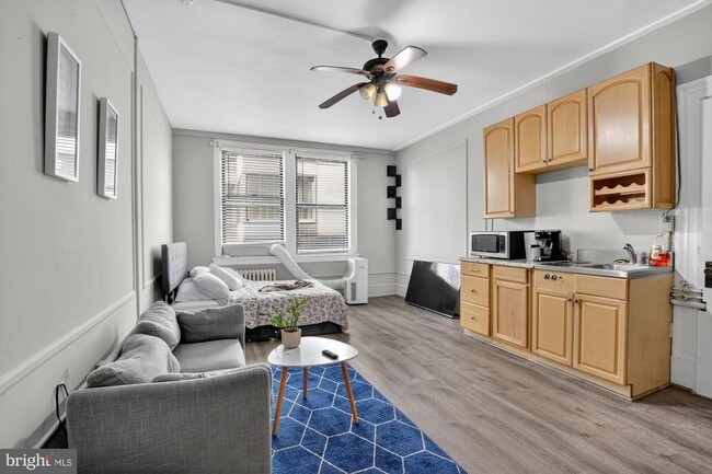 Building Photo - 1324 Locust St Unit 1114