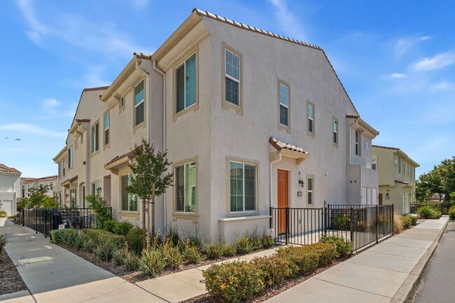 Building Photo - 5301 E Commerce Way