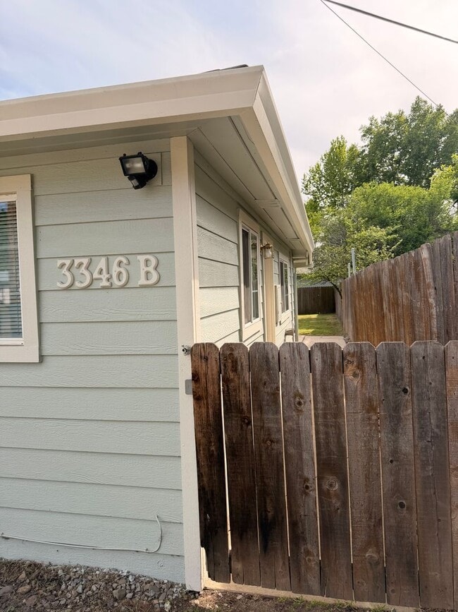 Building Photo - 3346 Stingy Ln Unit B