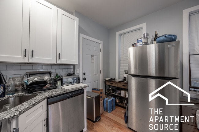 Building Photo - 1622 W Beach Ave Unit BR Rental
