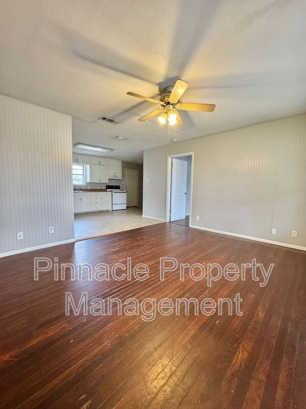 Photo - 1305 Richard St