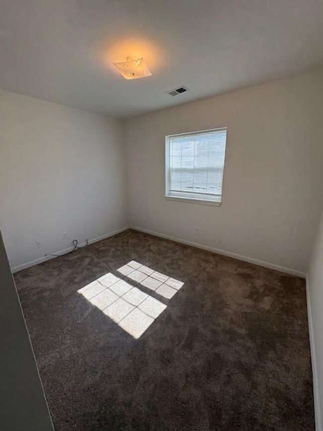 Photo - Three Bed One and Half Bath Unidad 778-302