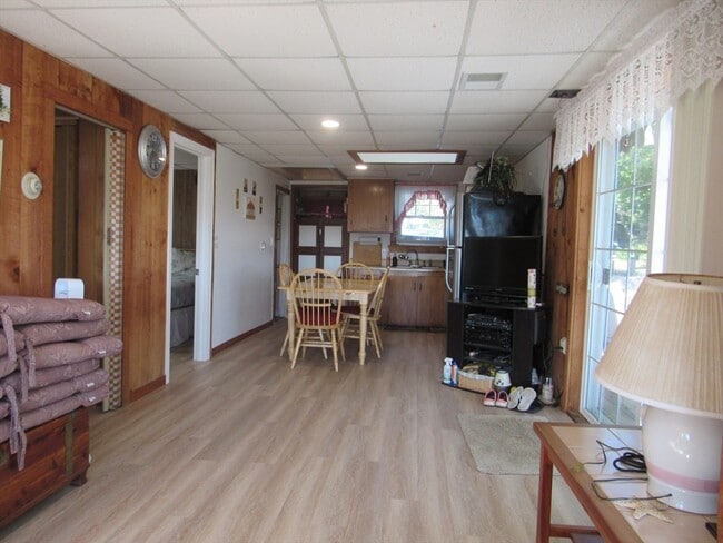 Photo - 47 Marine Ave
