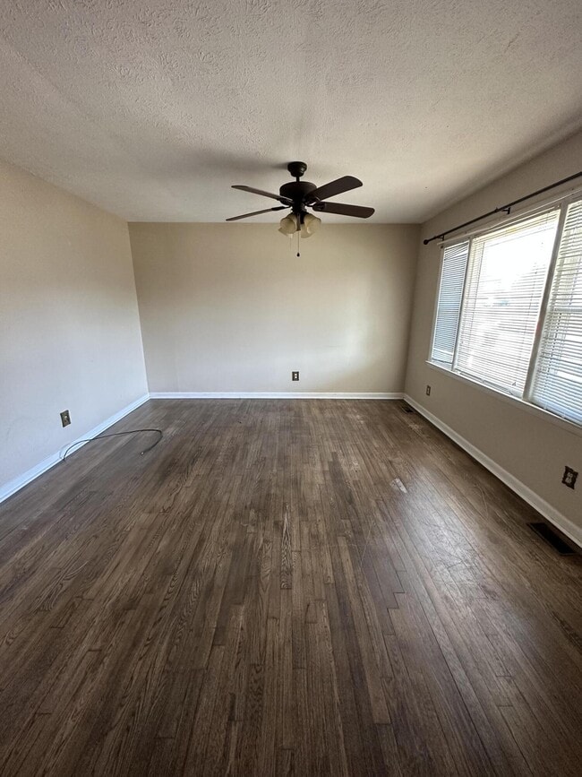 Photo - 420 Hedgewood Dr