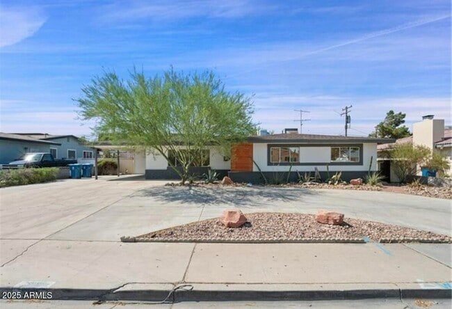 Photo - 2301 W Altadena Ave House