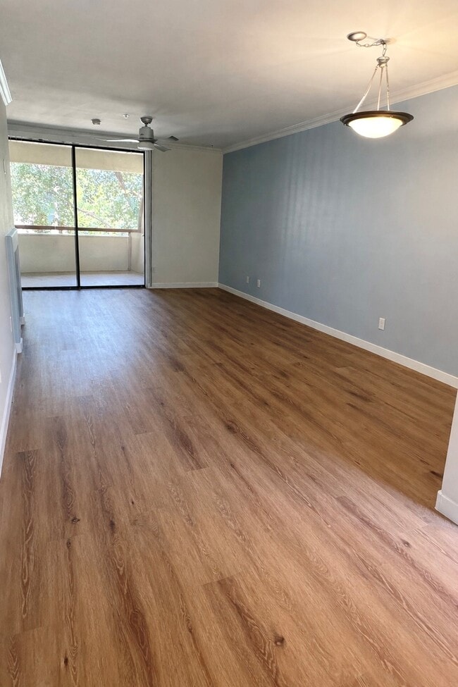 Living Area - 750 E Northern Ave Unit 2035