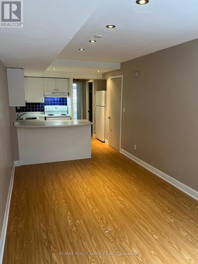 Photo - 415 Jarvis St