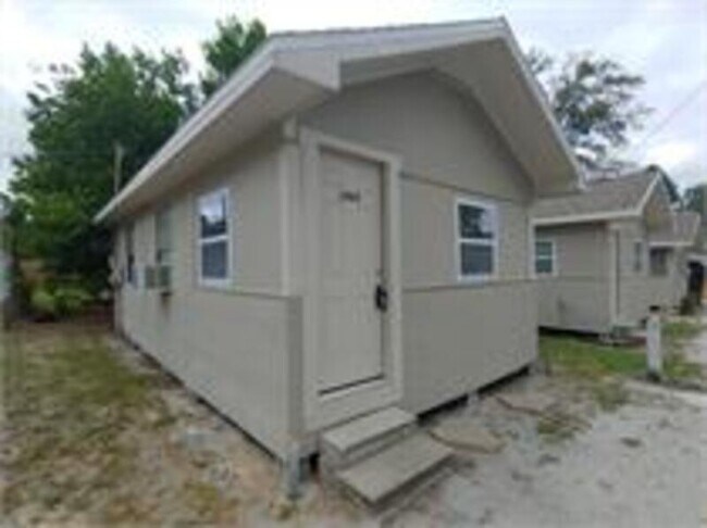 Building Photo - 1865 29th Ave N Rental