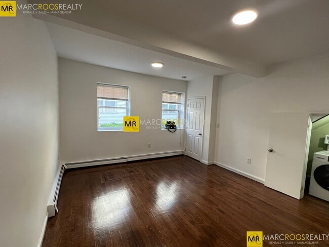 Photo - 269 Bolton St Unidad 2A