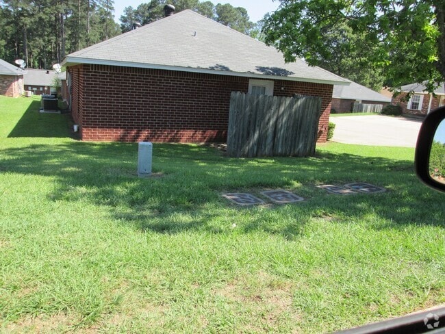 Building Photo - 1114 Sybil Dr Rental