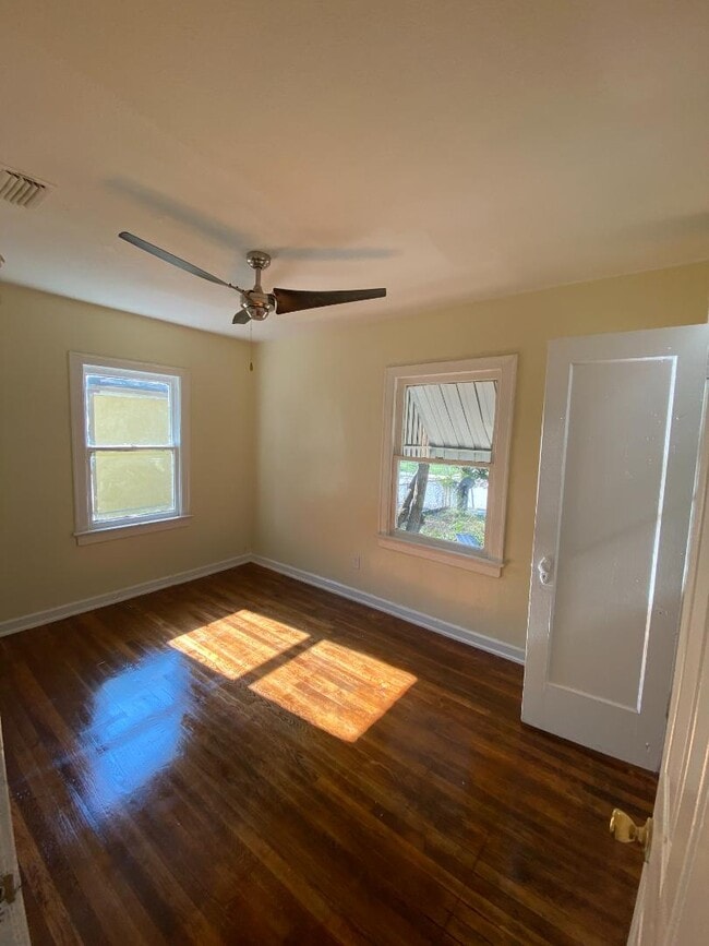 Photo - 1977 Lambert St