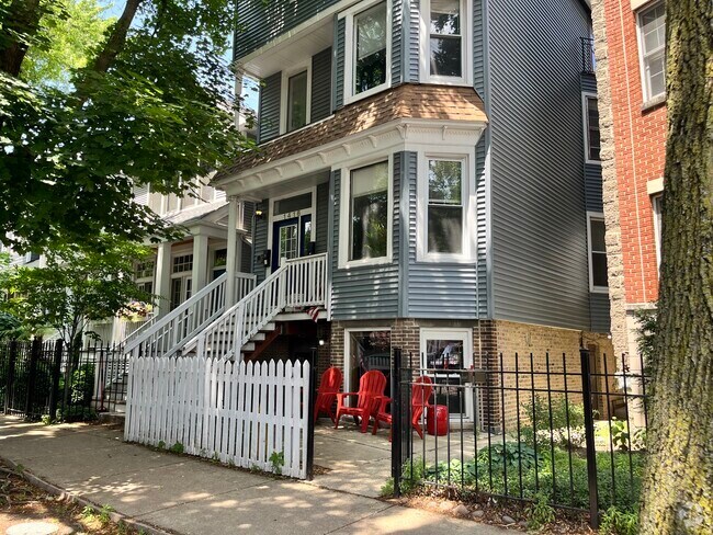 Building Photo - 1416 W Wolfram St Unit G Rental