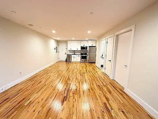 Building Photo - University Avenue Rental