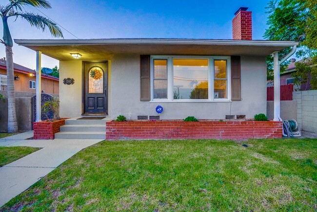 Main Entrance - 1340 W 3rd St House