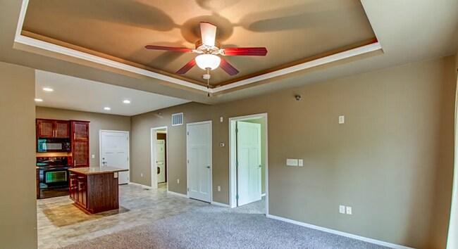 Photo - 7442 S Louise Ave Unidad 106