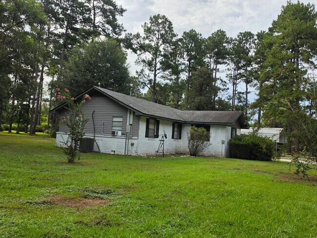 Photo - 7241 Division St