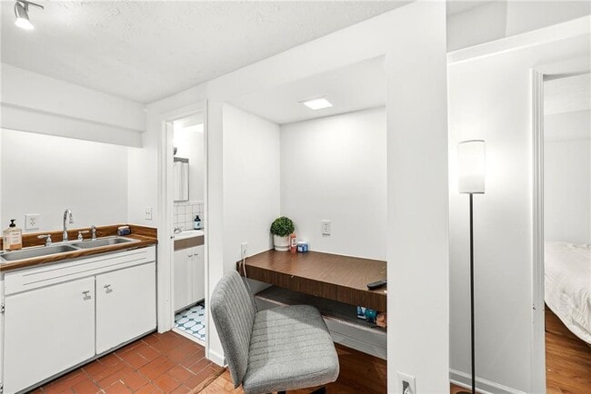 Photo - 3635 Cantrell Rd NE