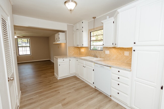 Photo - 3609 Cumberland Ave Unit A - Front 2 bed 1 bath