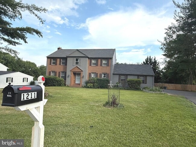 Building Photo - 1211 Temfield Rd Rental